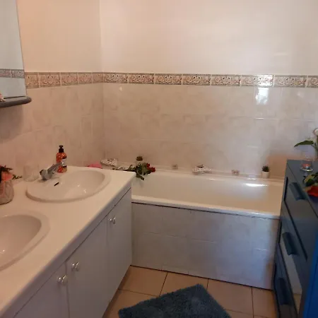 Maison De 2 Chambres Avec Terrasse Amenagee Et Wifi A Le Verger *