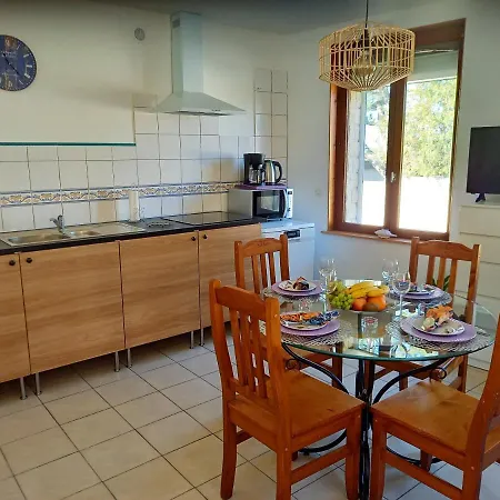 Dom wakacyjny Maison De 2 Chambres Avec Terrasse Amenagee Et Wifi A Le Verger